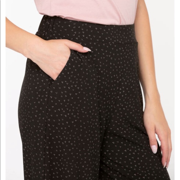 Knit Wide Leg Crop Pants - Picture 4 of 10